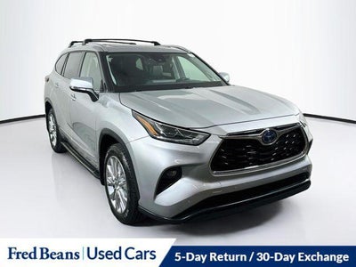 Photo of a 2023 Toyota Highlander Hybrid AWD Limited 4DR SUV for sale