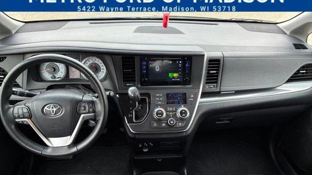 2015 Toyota Sienna SE 8-Passenger