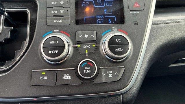 2015 Toyota Sienna SE 8-Passenger