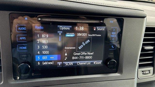 2015 Toyota Sienna SE 8-Passenger