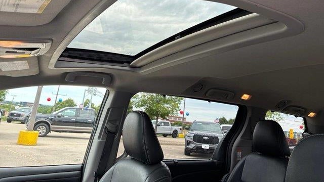 2015 Toyota Sienna SE 8-Passenger