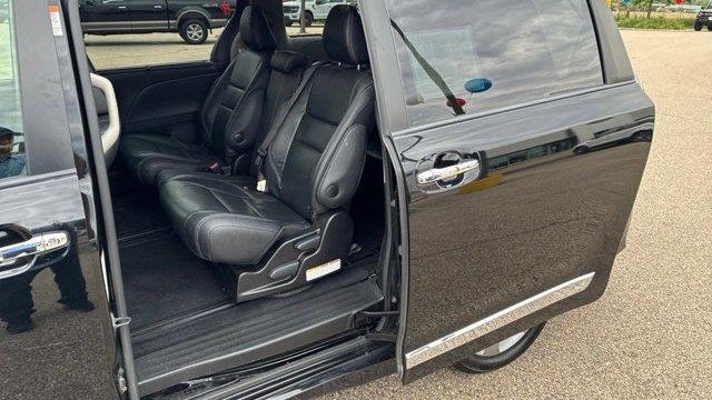 2015 Toyota Sienna SE 8-Passenger