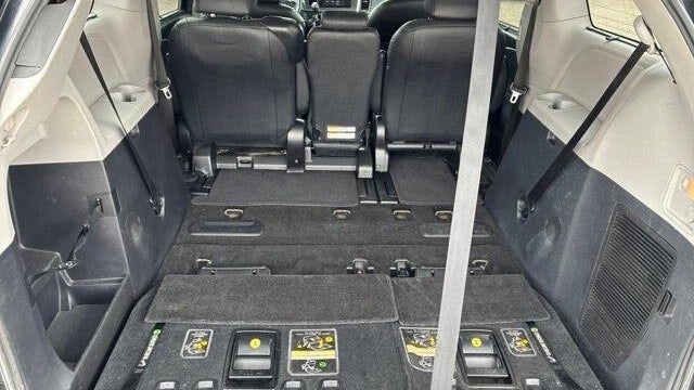 2015 Toyota Sienna SE 8-Passenger