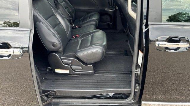 2015 Toyota Sienna SE 8-Passenger