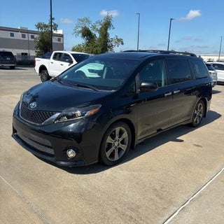 2016 Toyota Sienna with Black Exterior