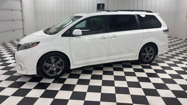 Preowned 2016 Toyota Sienna SE 8-Passenger for Sale