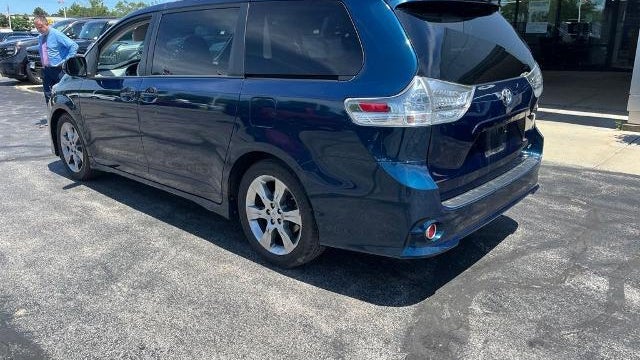 2011 Toyota Sienna SE 8-Passenger
