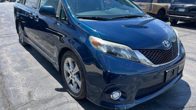 2011 Toyota Sienna SE 8-Passenger