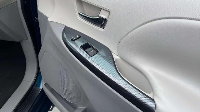 2011 Toyota Sienna SE 8-Passenger