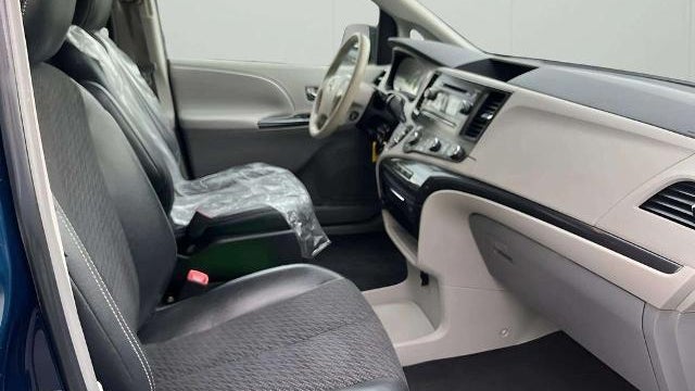 2011 Toyota Sienna SE 8-Passenger