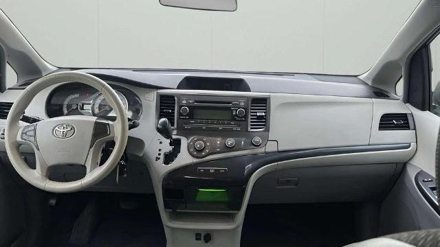 2011 Toyota Sienna SE 8-Passenger