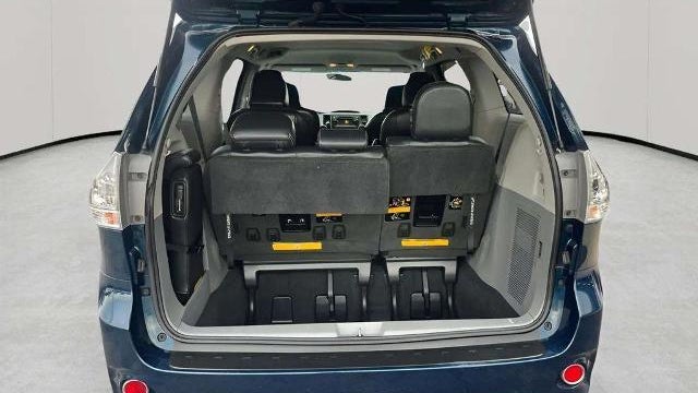 2011 Toyota Sienna SE 8-Passenger