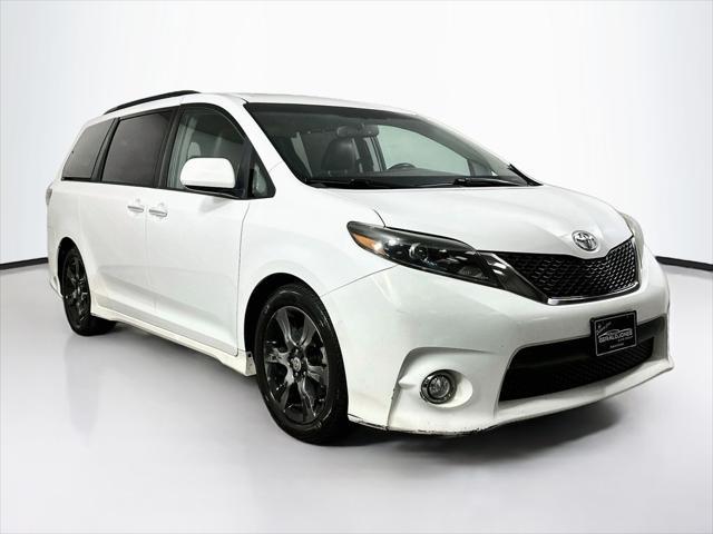 2015 Toyota Sienna - $10,588