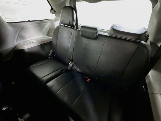2015 Toyota Sienna - $10,588