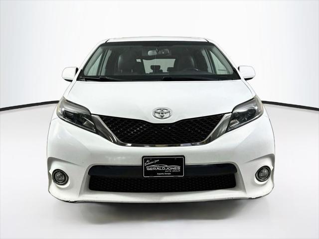 2015 Toyota Sienna - $10,588