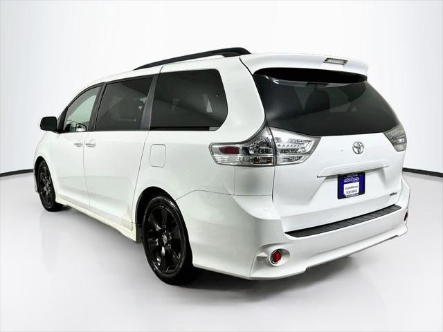 2015 Toyota Sienna - $10,588