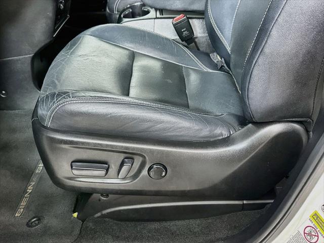 2015 Toyota Sienna - $10,588