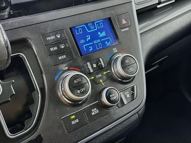 2015 Toyota Sienna - $10,588