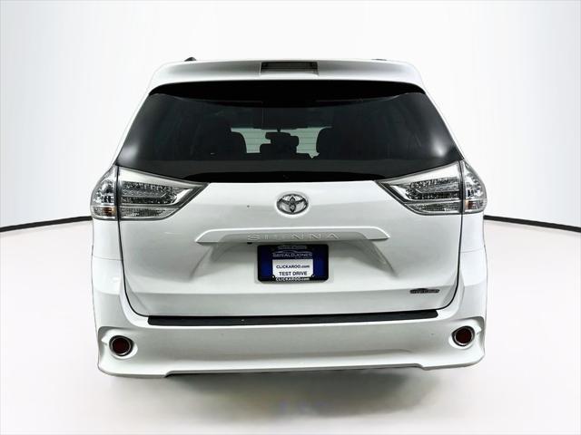 2015 Toyota Sienna - $10,588