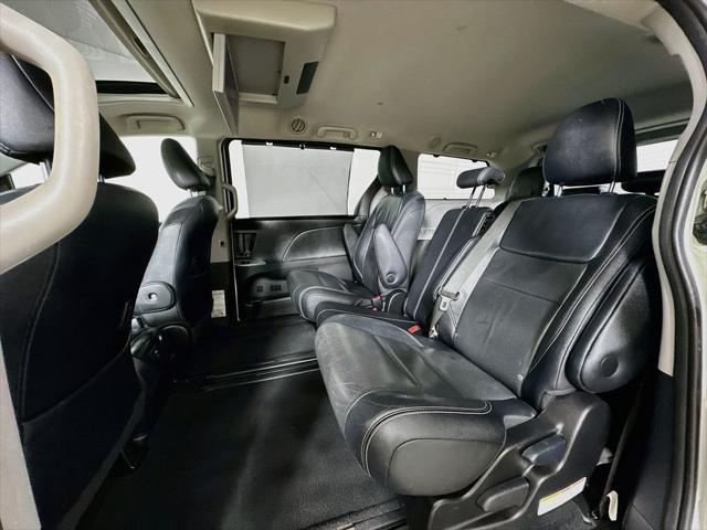 2015 Toyota Sienna - $10,588