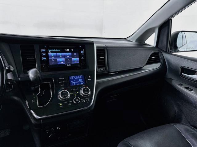 2015 Toyota Sienna - $10,588