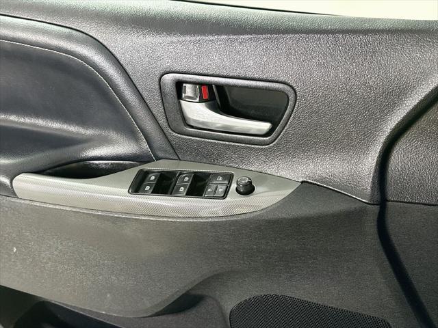 2015 Toyota Sienna - $10,588