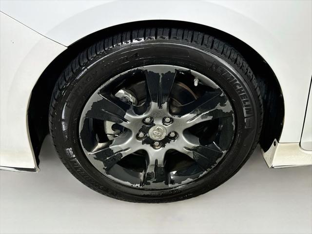 2015 Toyota Sienna - $10,588