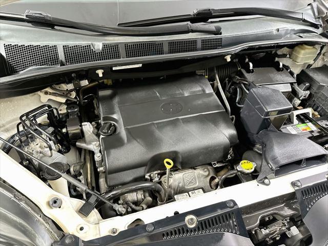 2015 Toyota Sienna - $10,588
