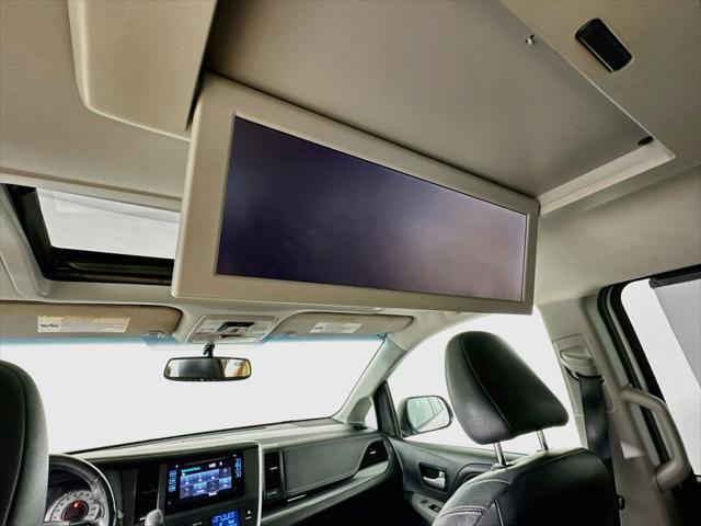 2015 Toyota Sienna - $10,588