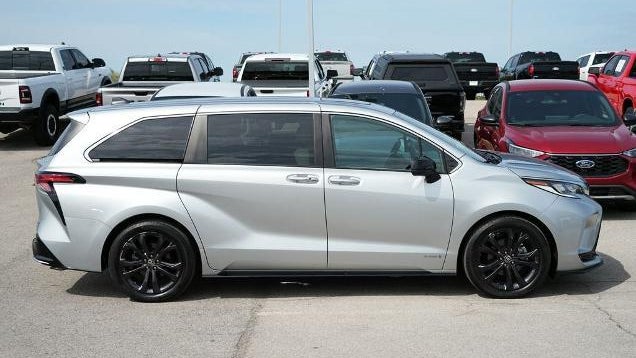 2021 Toyota Sienna XSE 7-Passenger