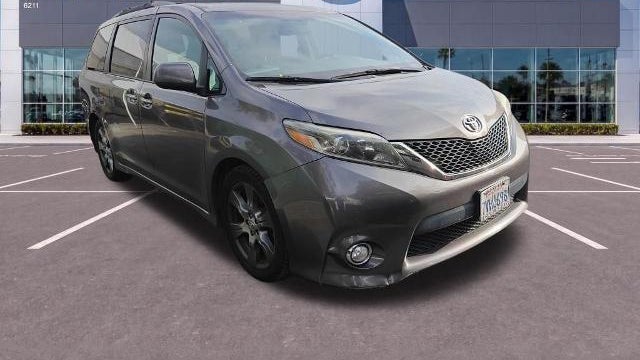 Preowned 2017 Toyota Sienna SE 8-Passenger for Sale