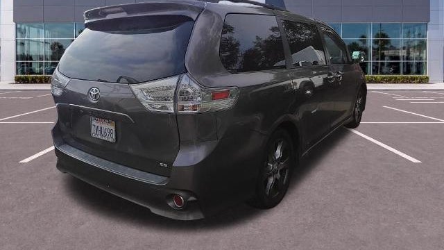 2017 Toyota Sienna SE 8-Passenger