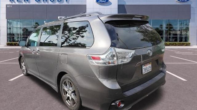 2017 Toyota Sienna SE 8-Passenger