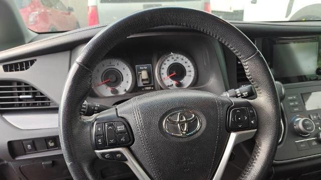 2017 Toyota Sienna SE 8-Passenger