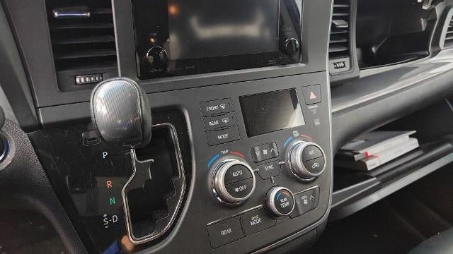 2017 Toyota Sienna SE 8-Passenger