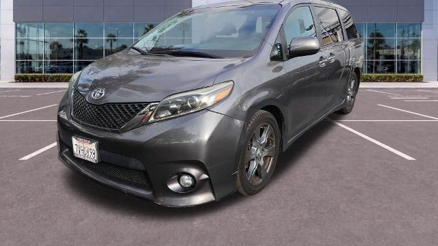 2017 Toyota Sienna SE 8-Passenger