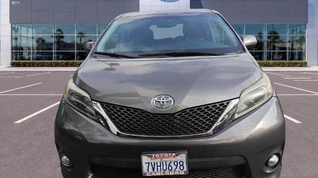2017 Toyota Sienna SE 8-Passenger
