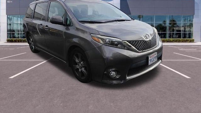 2017 Toyota Sienna SE 8-Passenger