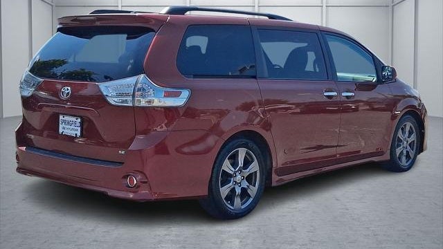 2017 Toyota Sienna SE 8-Passenger