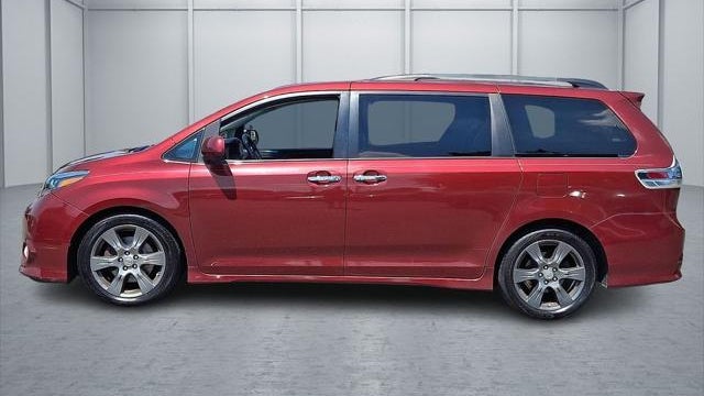 2017 Toyota Sienna SE 8-Passenger