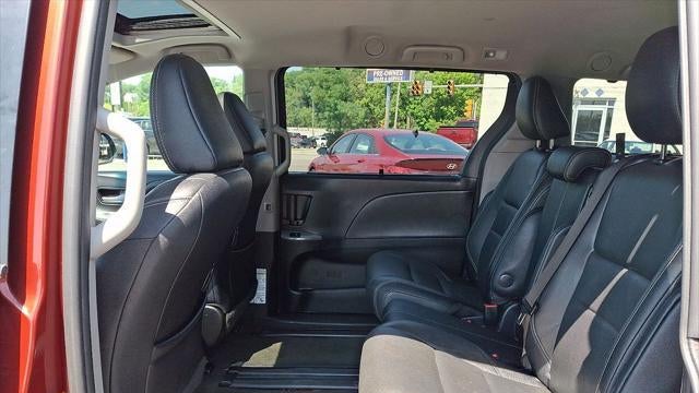 2017 Toyota Sienna SE 8-Passenger
