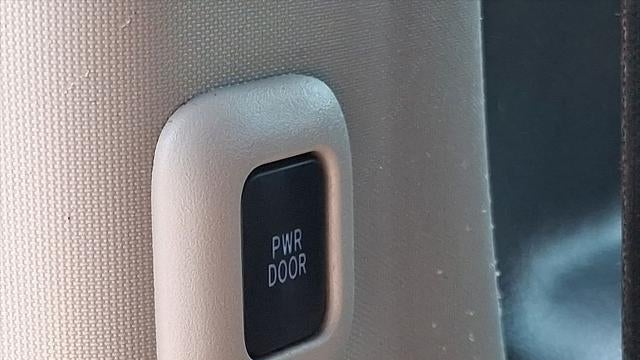 2017 Toyota Sienna SE 8-Passenger