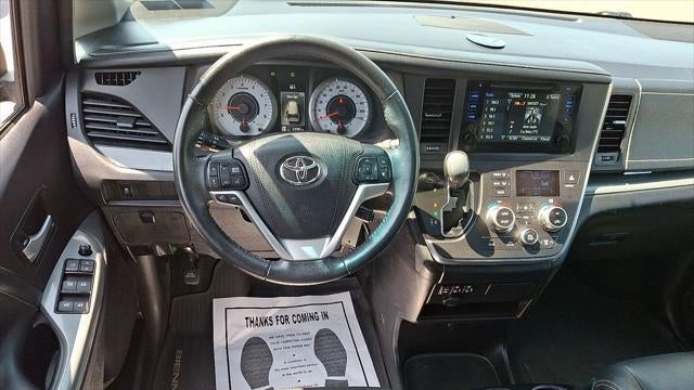 2017 Toyota Sienna SE 8-Passenger