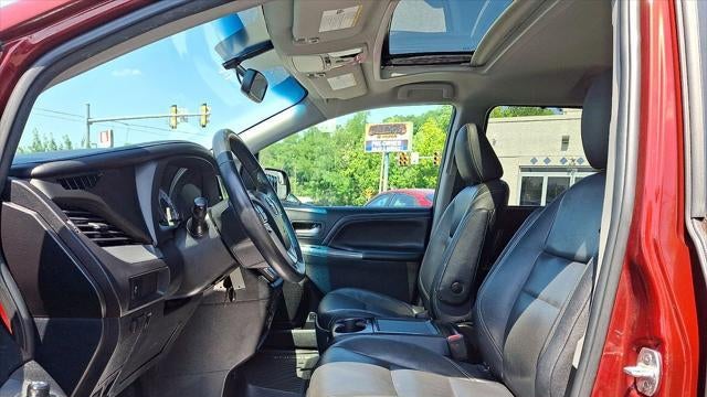 2017 Toyota Sienna SE 8-Passenger