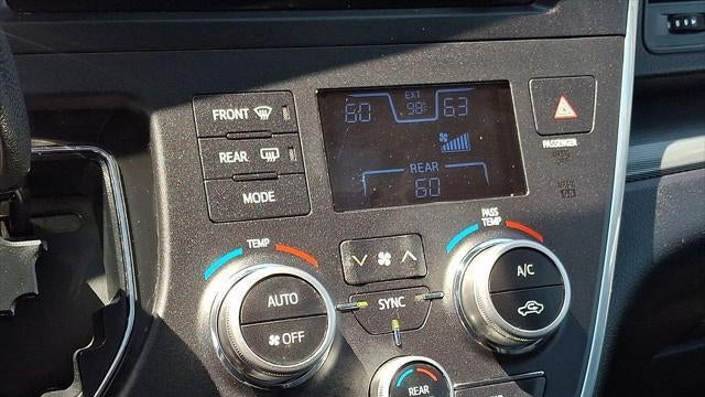 2017 Toyota Sienna SE 8-Passenger