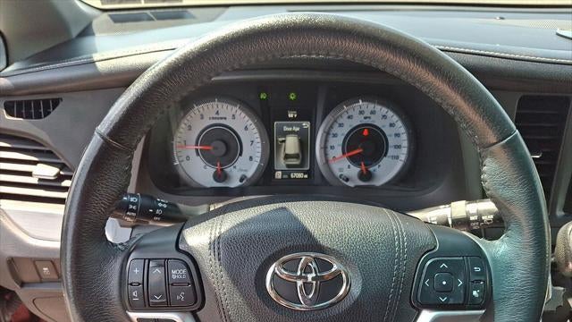 2017 Toyota Sienna SE 8-Passenger