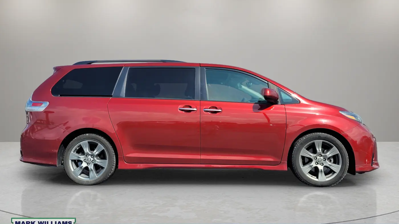 2018 Toyota Sienna SE 8-Passenger