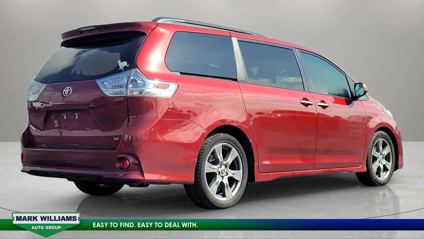 2018 Toyota Sienna SE 8-Passenger