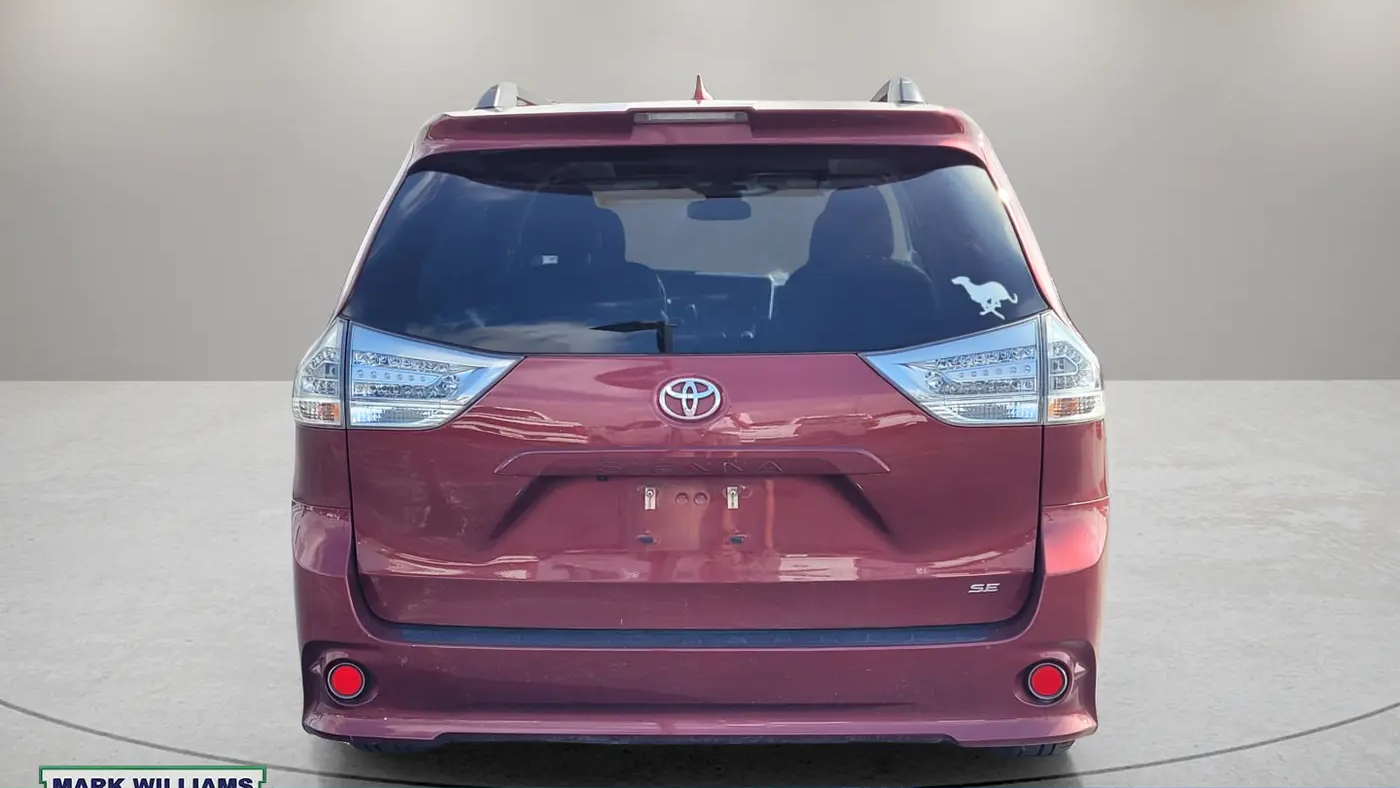 2018 Toyota Sienna SE 8-Passenger