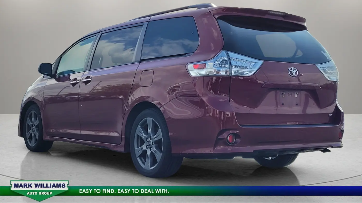 2018 Toyota Sienna SE 8-Passenger
